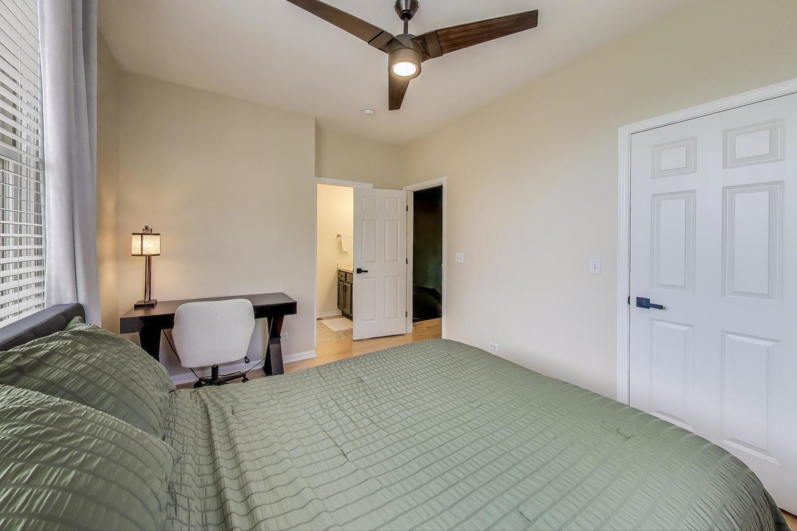 150 Festival Court, Elgin, IL 60120