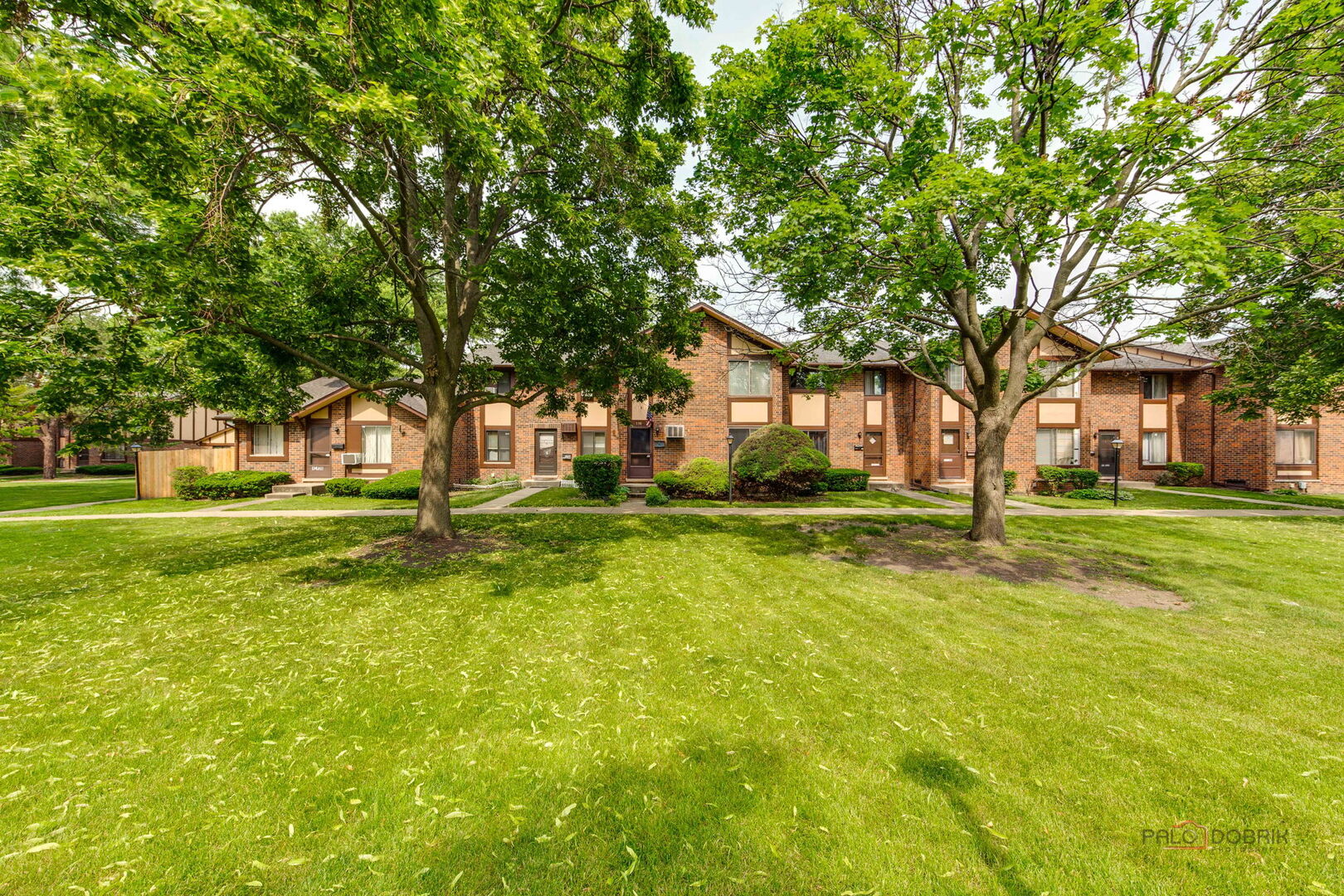 1S134 Holyoke Lane, Villa Park, IL 60181