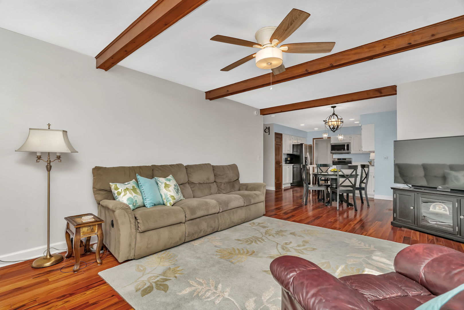 2471 Kingsley Drive, Naperville, IL 60565