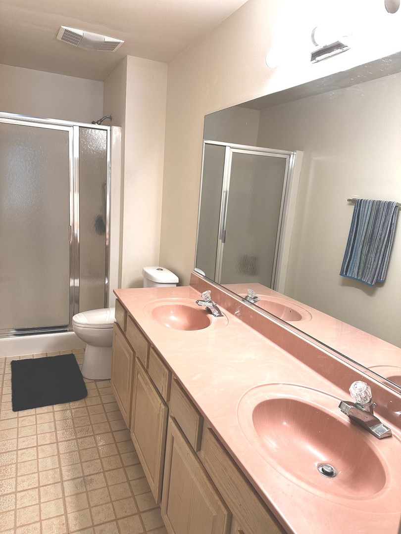 1104 Yorkshire Court #Unit-B, Elgin, IL 60120
