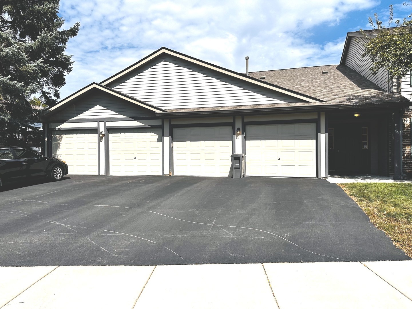 1104 Yorkshire Court #Unit-B, Elgin, IL 60120