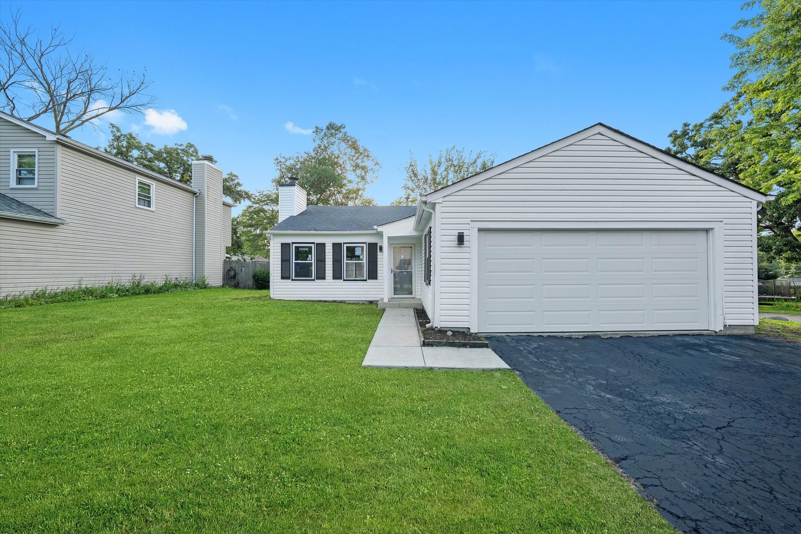8040 Geneva Street, Woodridge, IL 60517