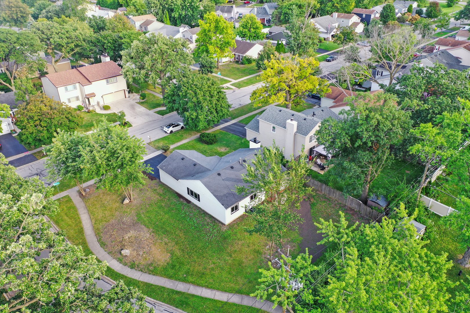 8040 Geneva Street, Woodridge, IL 60517