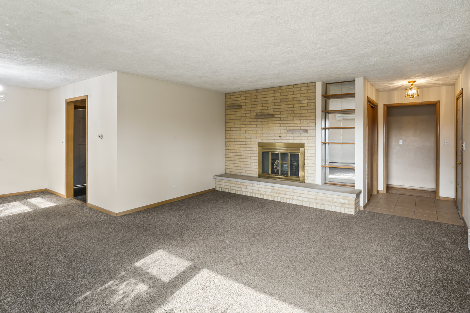 938 Hillcrest Road, Elgin, IL 60123