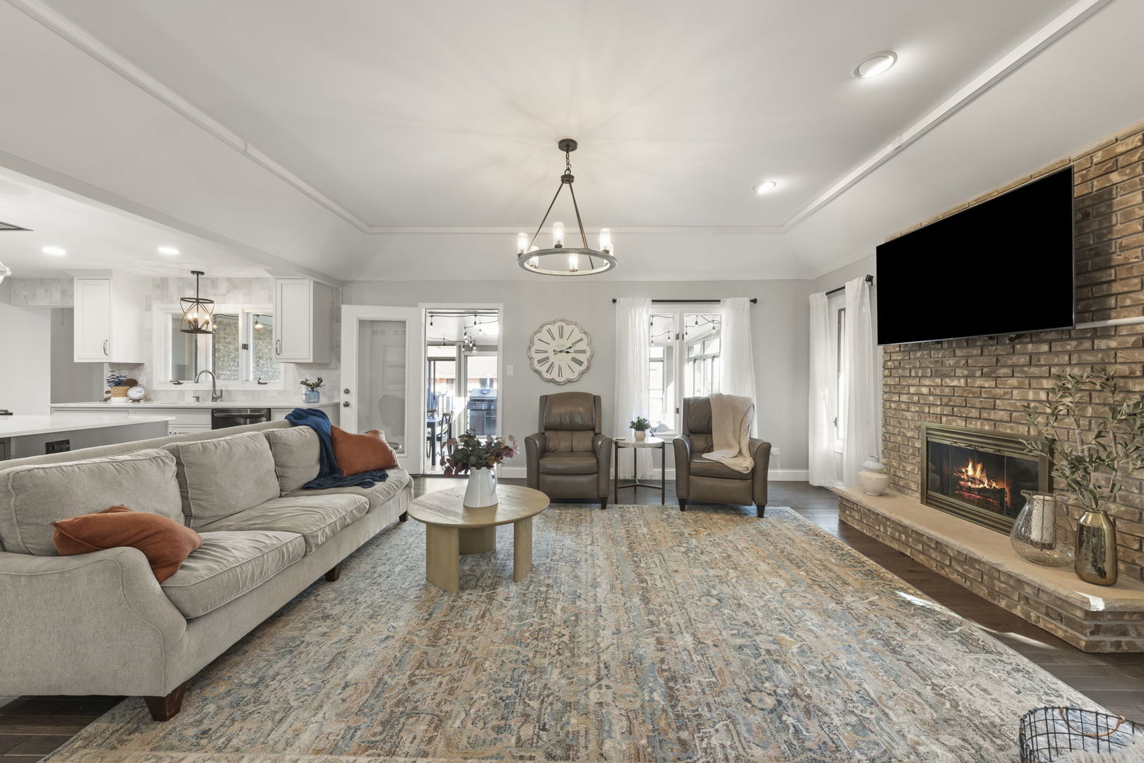 8937 Tara Hill Road, Darien, IL 60561