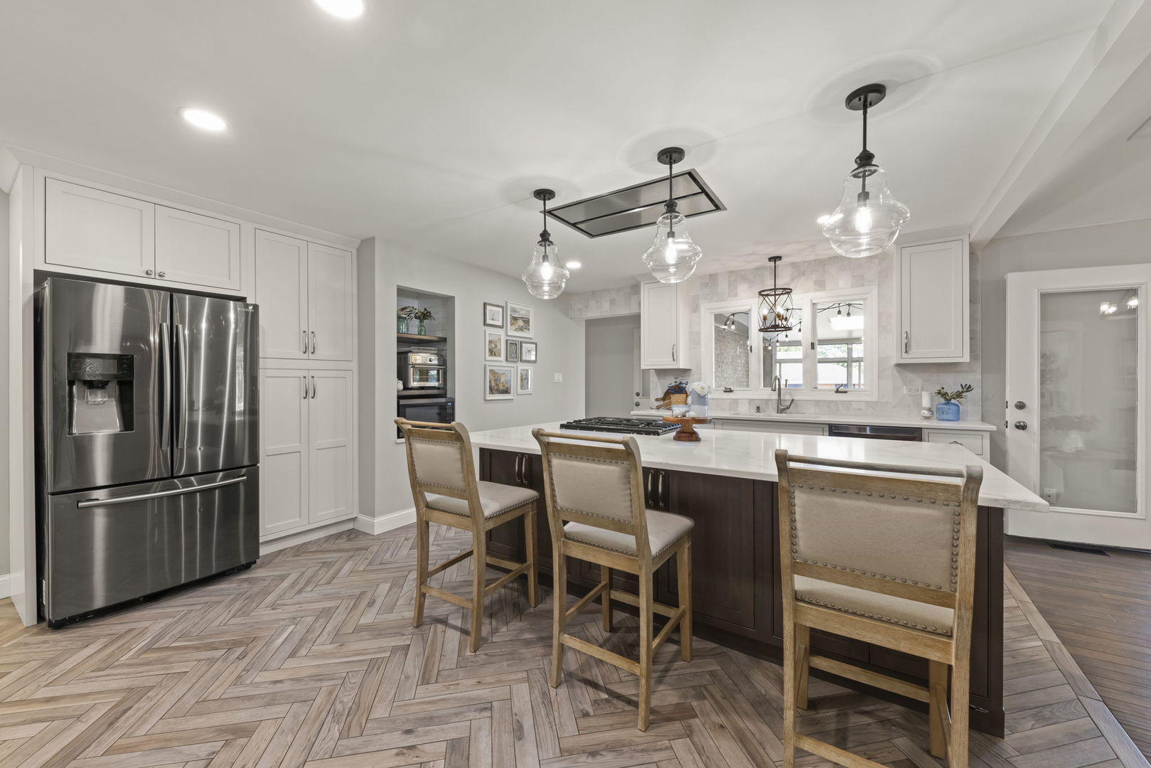 8937 Tara Hill Road, Darien, IL 60561