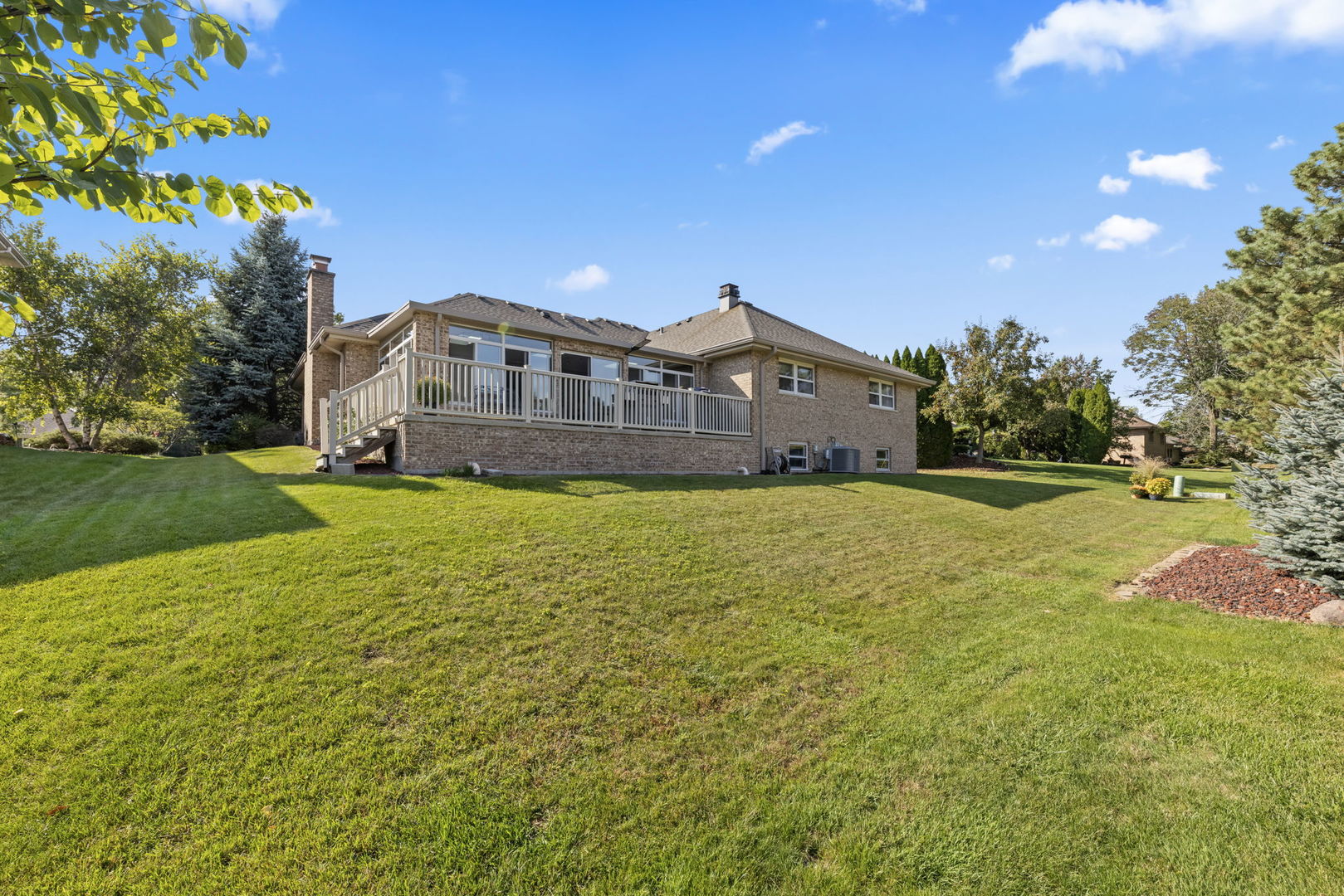 8937 Tara Hill Road, Darien, IL 60561