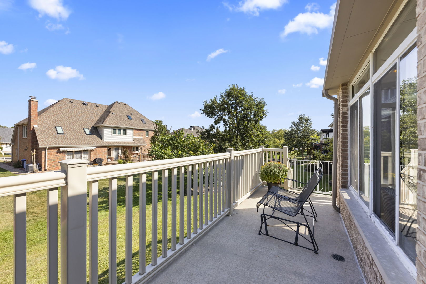 8937 Tara Hill Road, Darien, IL 60561
