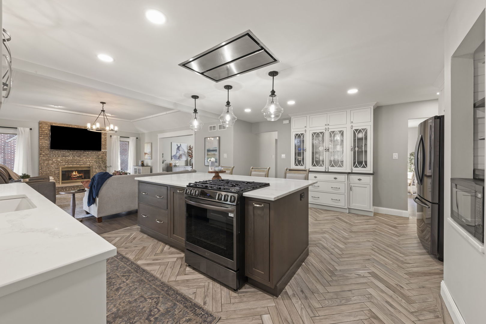 8937 Tara Hill Road, Darien, IL 60561