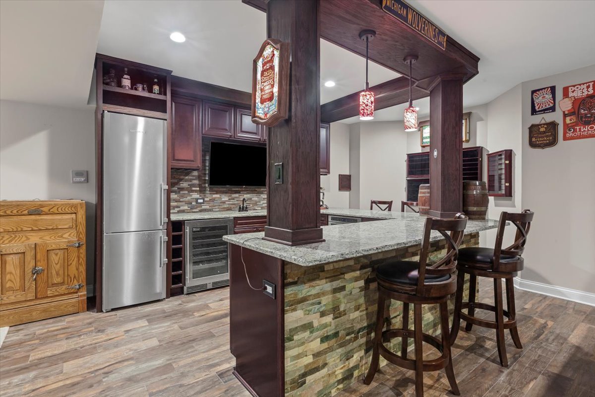 4111 DOUGLAS Road, Downers Grove, IL 60515