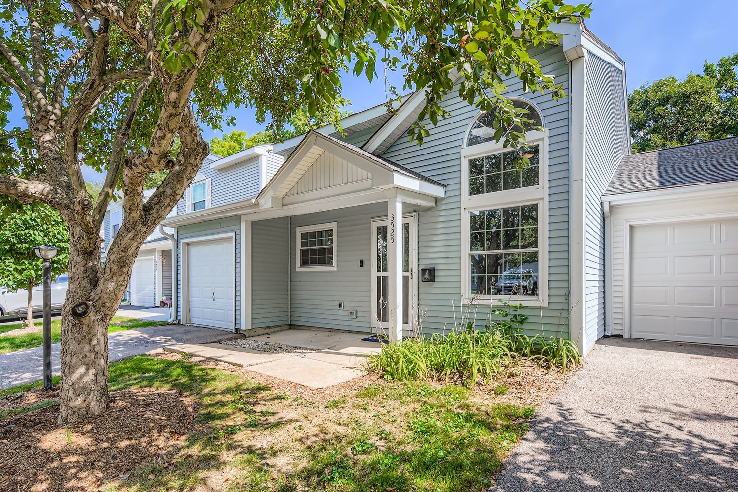 3525 Southport Drive, Island Lake, IL 60042