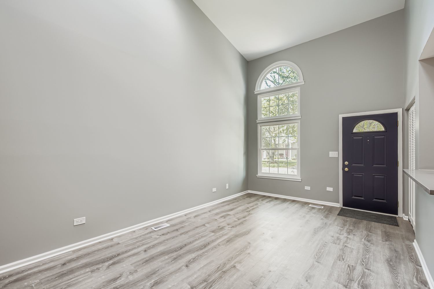 3525 Southport Drive, Island Lake, IL 60042