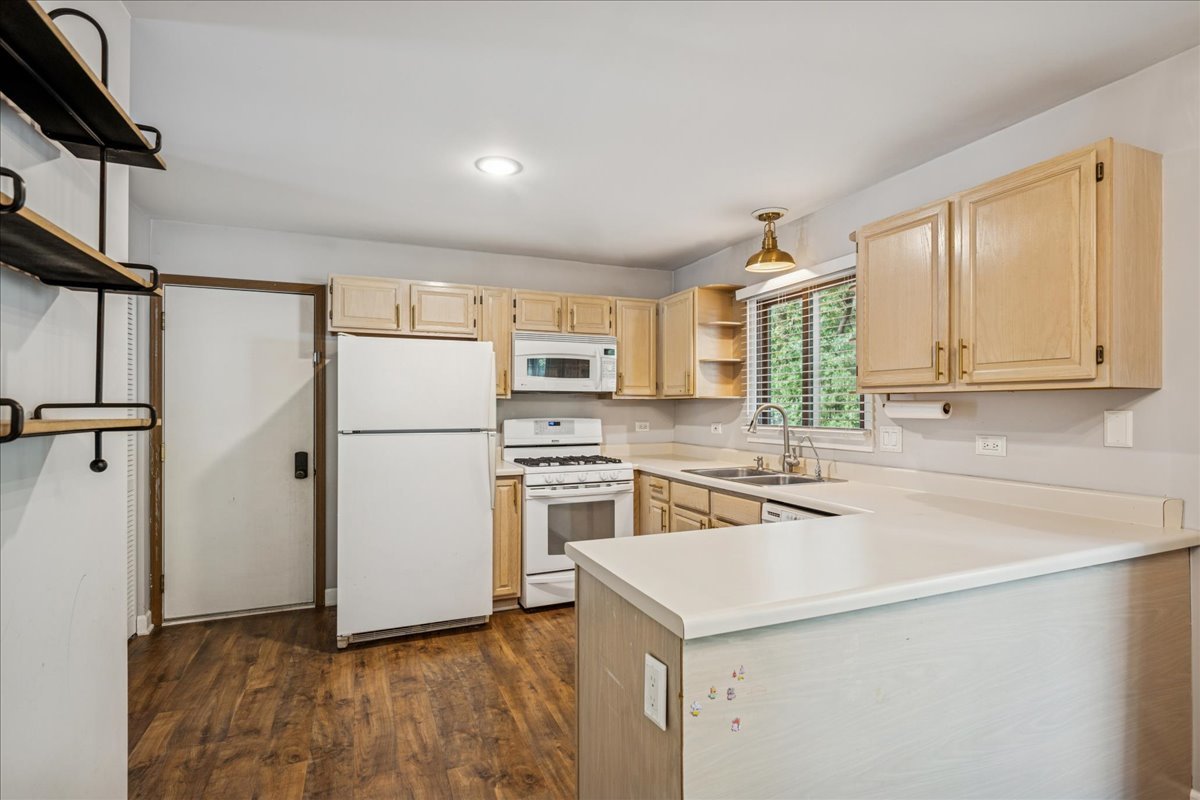 706 S Carriage Hill Road, Island Lake, IL 60042