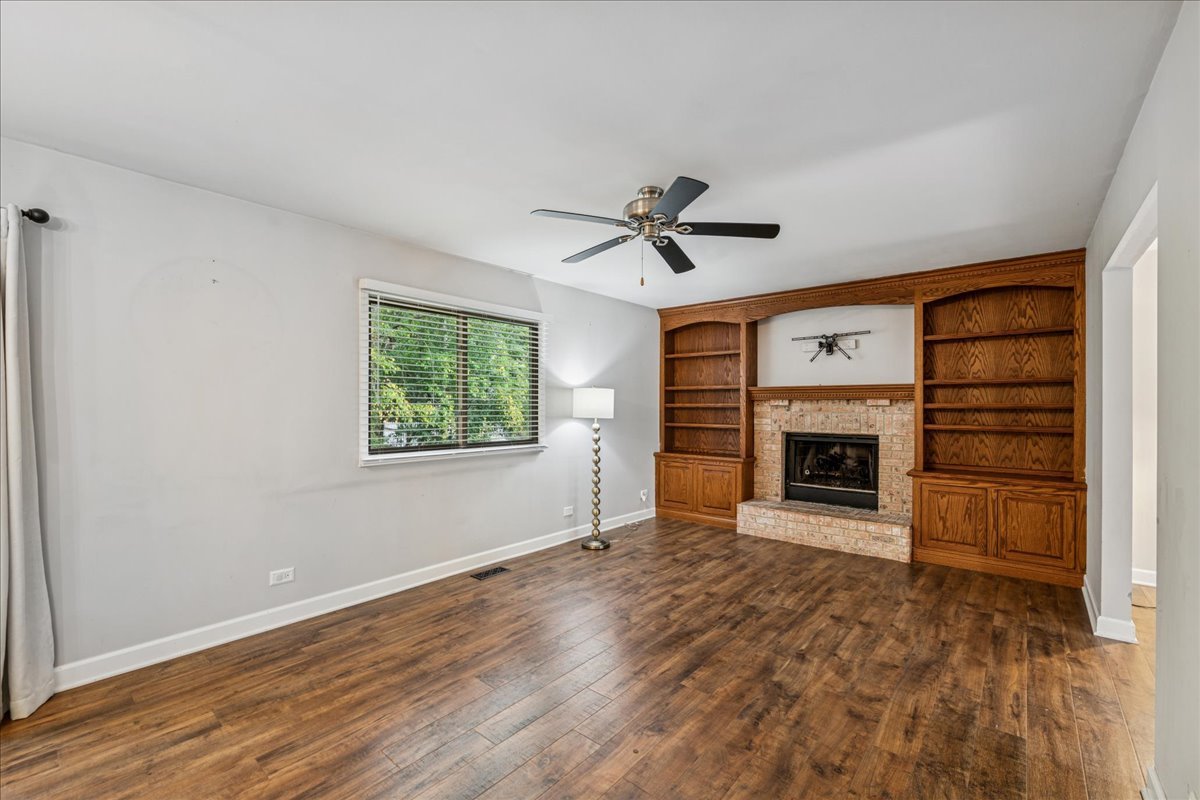 706 S Carriage Hill Road, Island Lake, IL 60042