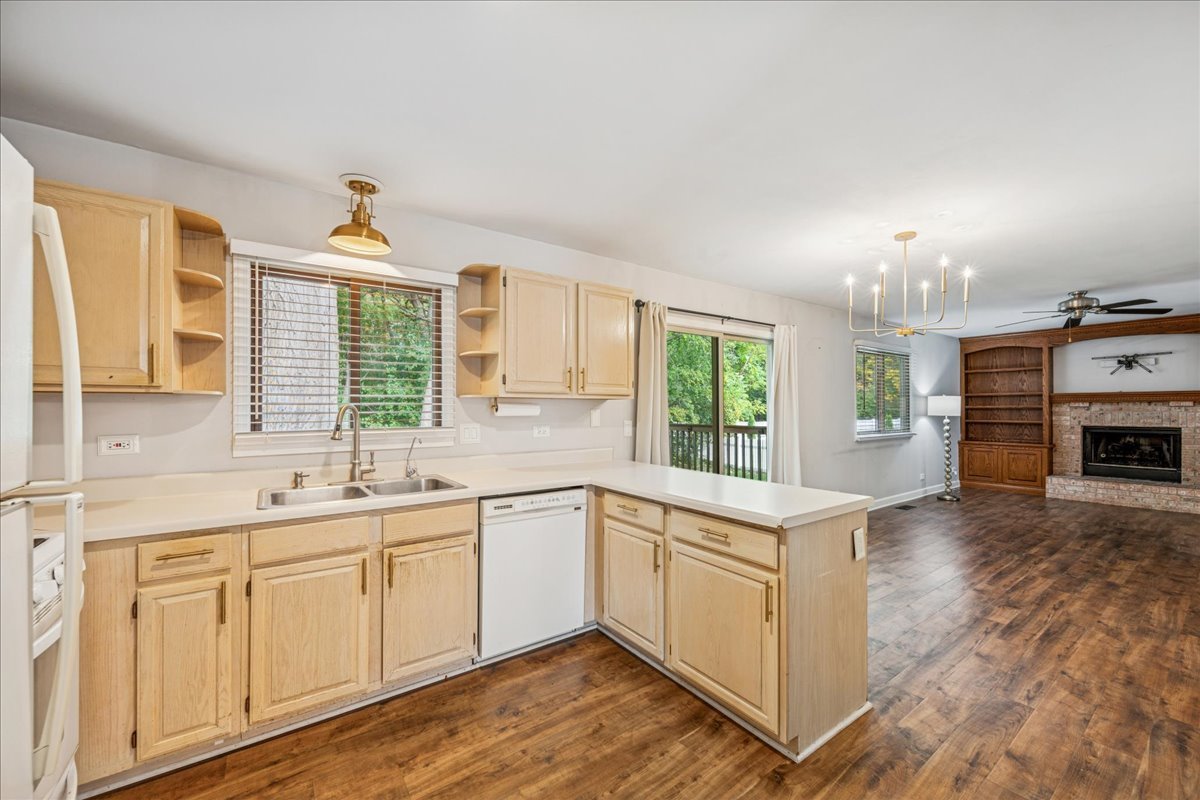 706 S Carriage Hill Road, Island Lake, IL 60042