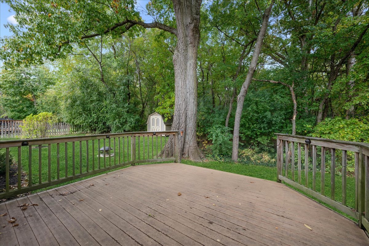706 S Carriage Hill Road, Island Lake, IL 60042