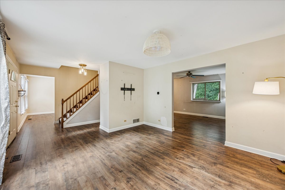 706 S Carriage Hill Road, Island Lake, IL 60042