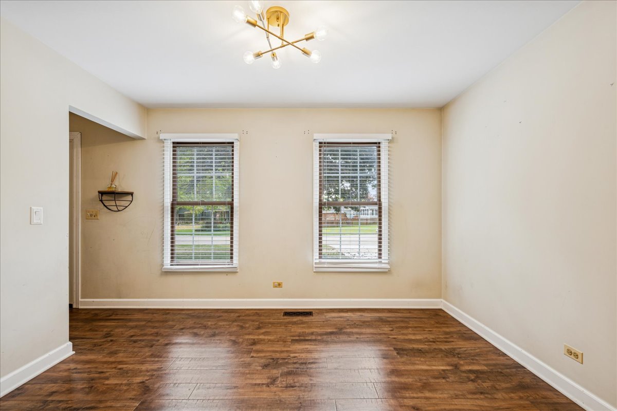 706 S Carriage Hill Road, Island Lake, IL 60042