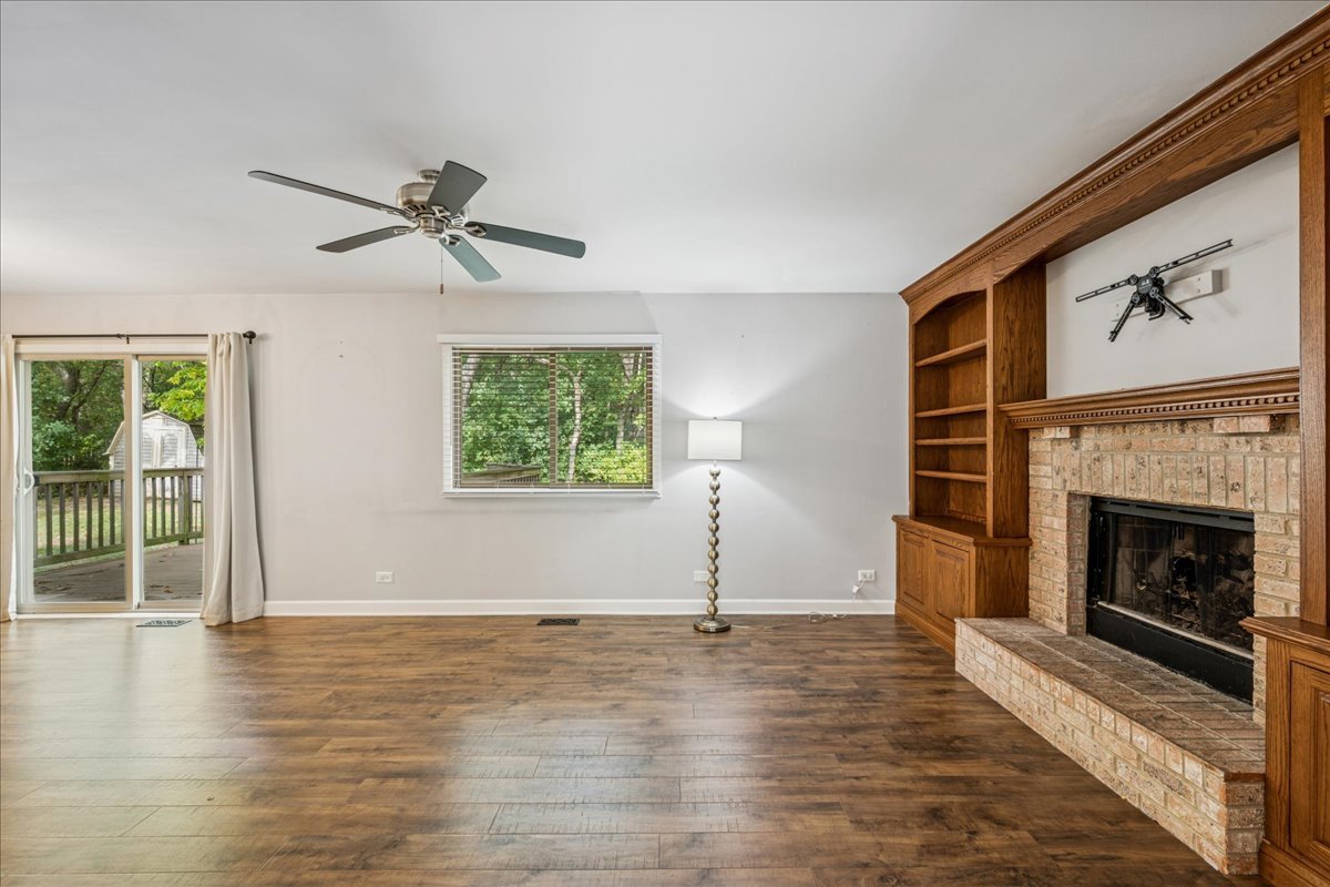 706 S Carriage Hill Road, Island Lake, IL 60042