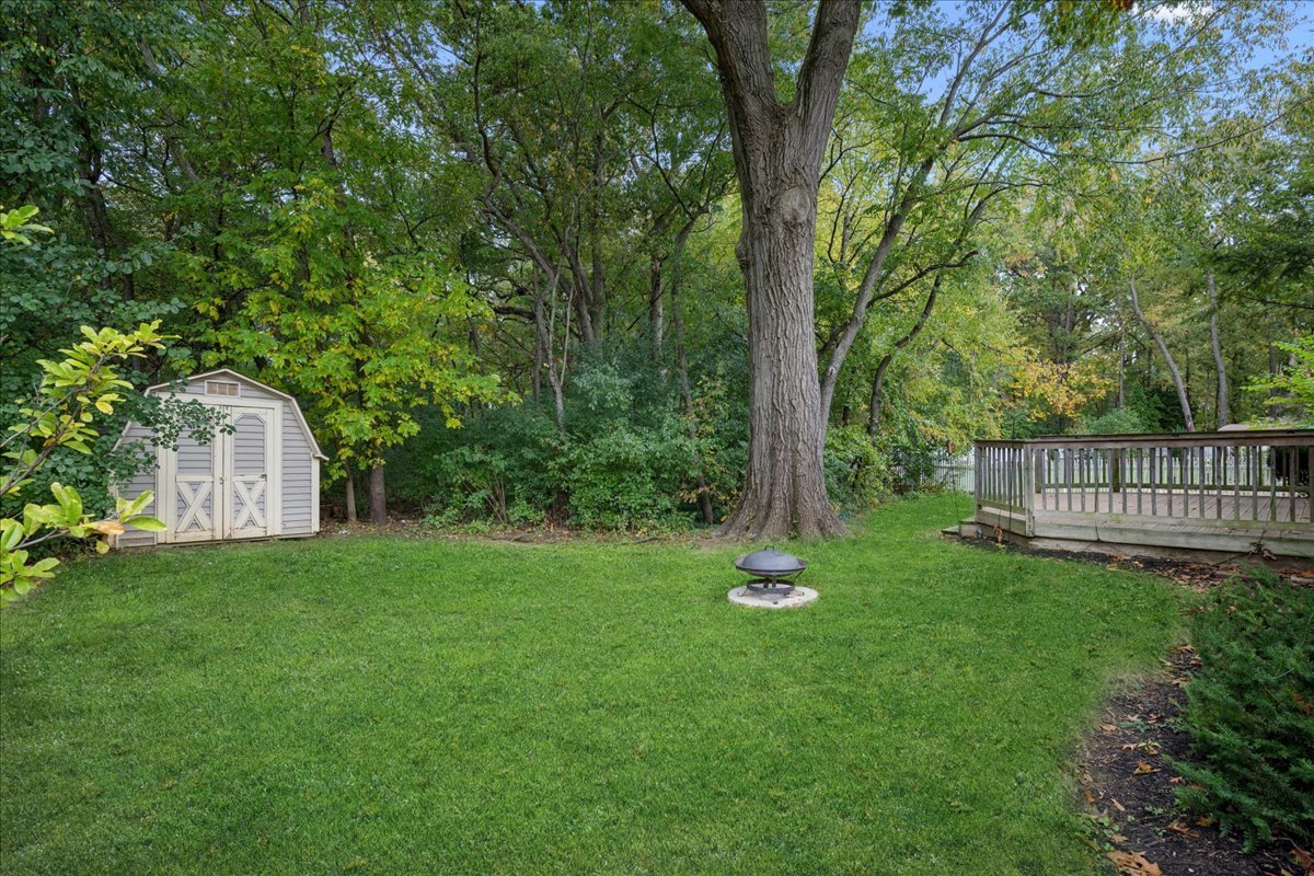 706 S Carriage Hill Road, Island Lake, IL 60042
