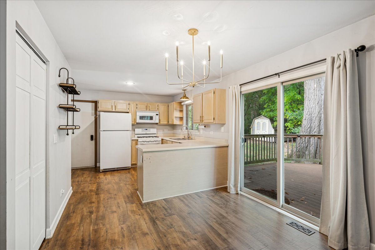 706 S Carriage Hill Road, Island Lake, IL 60042