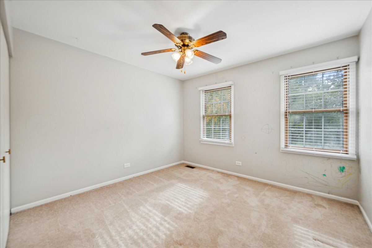 706 S Carriage Hill Road, Island Lake, IL 60042