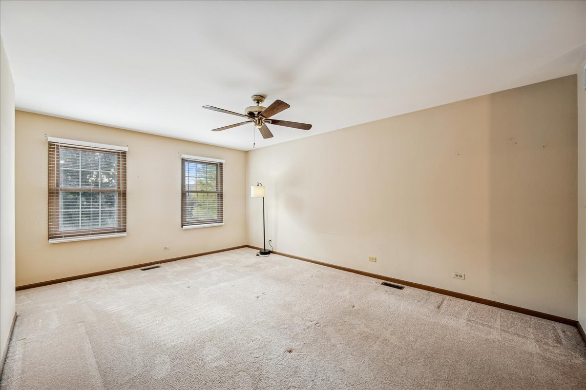 706 S Carriage Hill Road, Island Lake, IL 60042