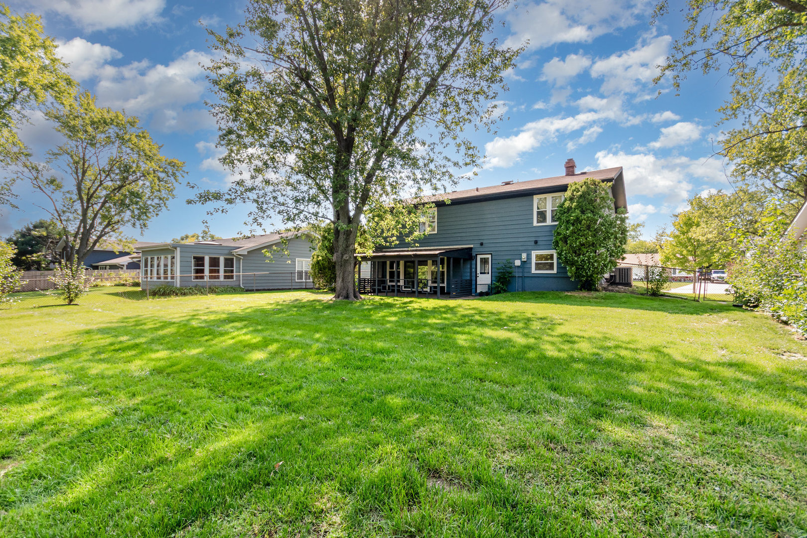 1415 N Oakmont Road, Hoffman Estates, IL 60169