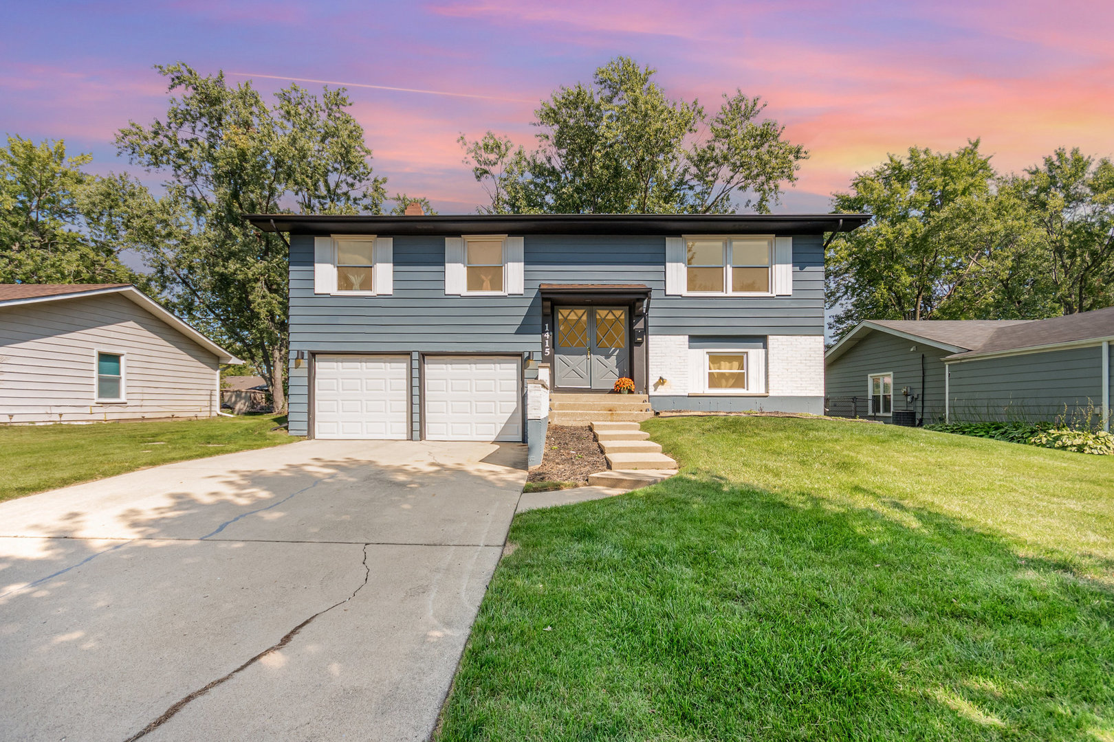 1415 N Oakmont Road, Hoffman Estates, IL 60169
