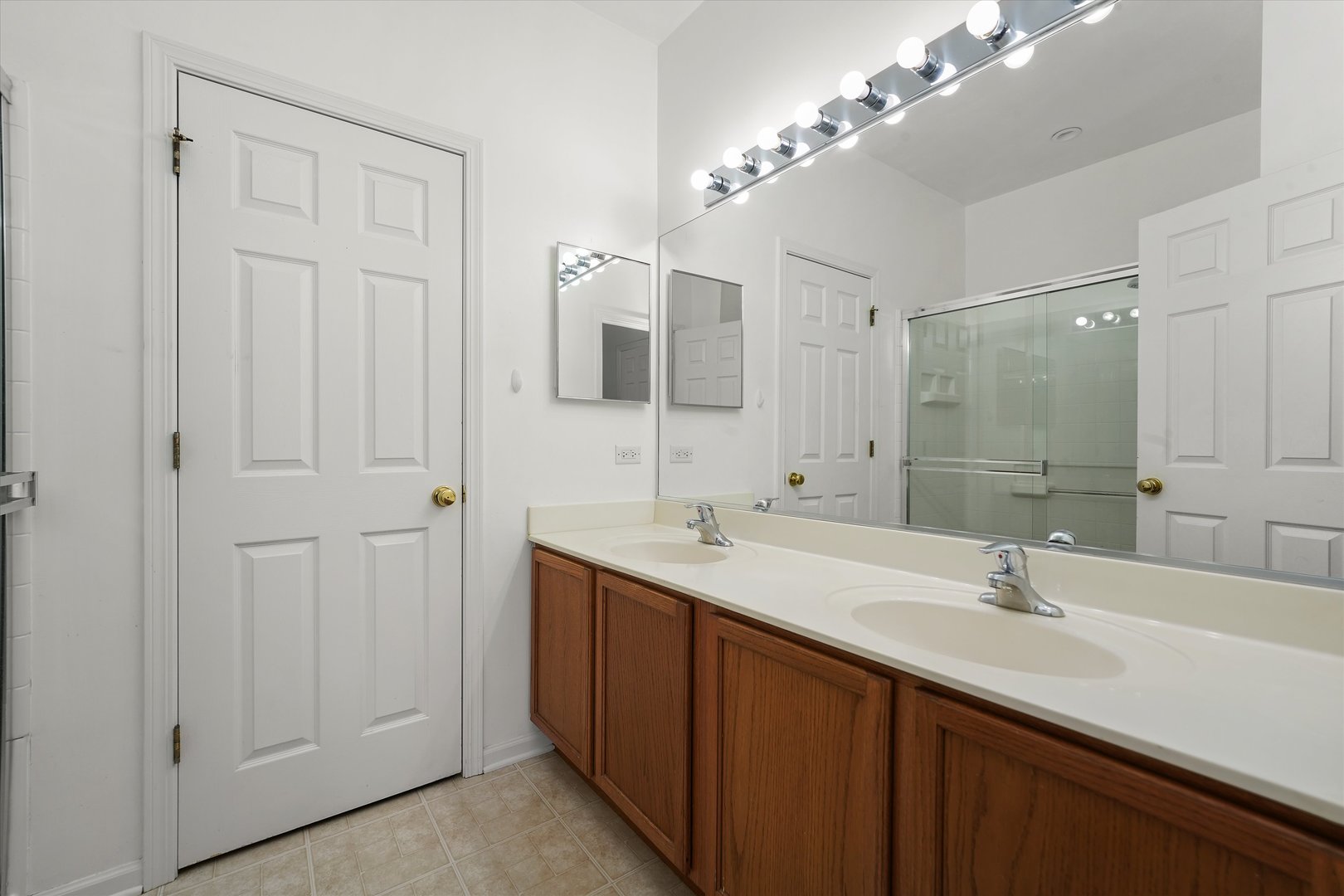 8121 Concord Lane #J, Justice, IL 60458