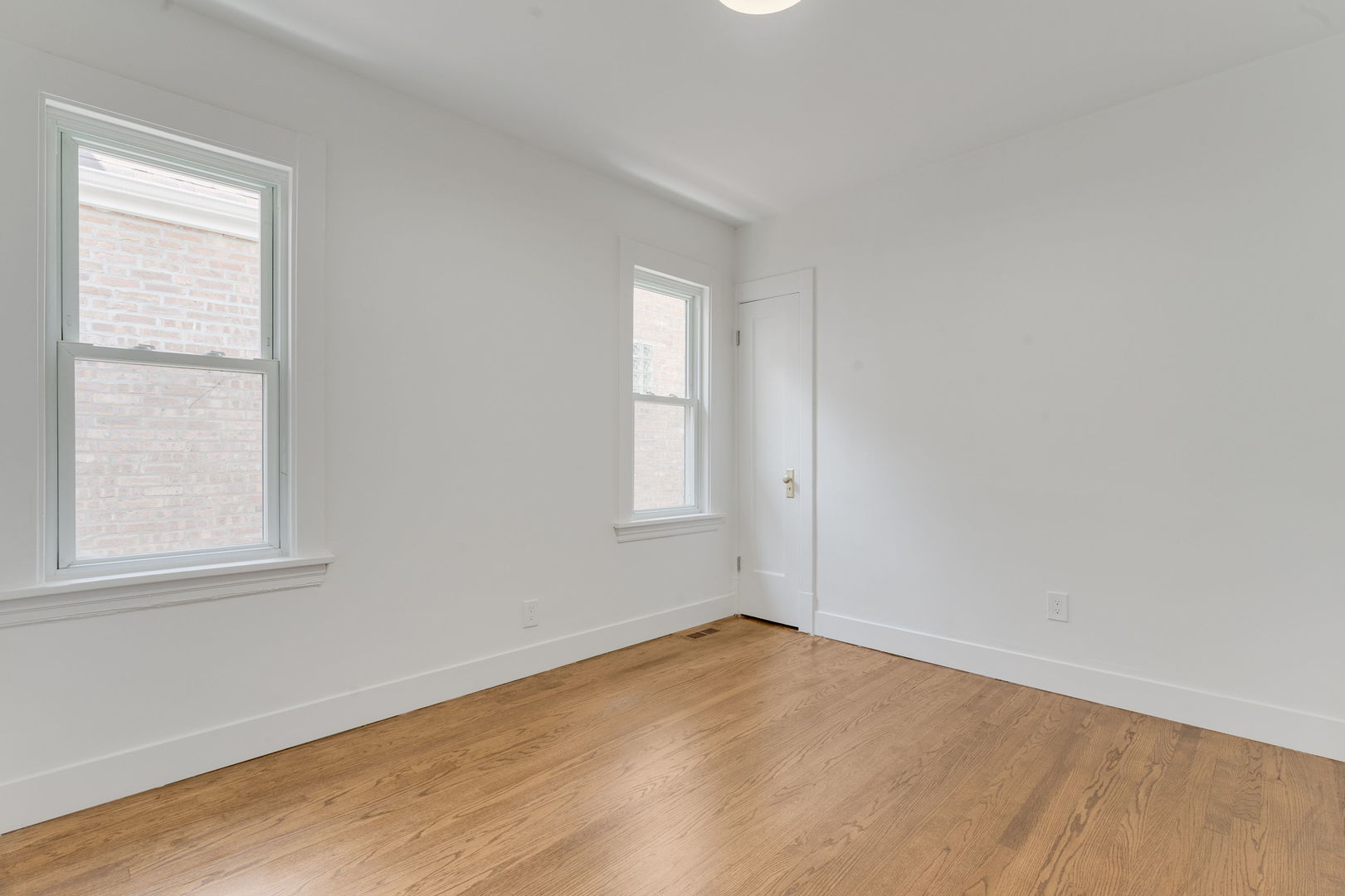 5853 W Newport Avenue, Chicago, IL 60634