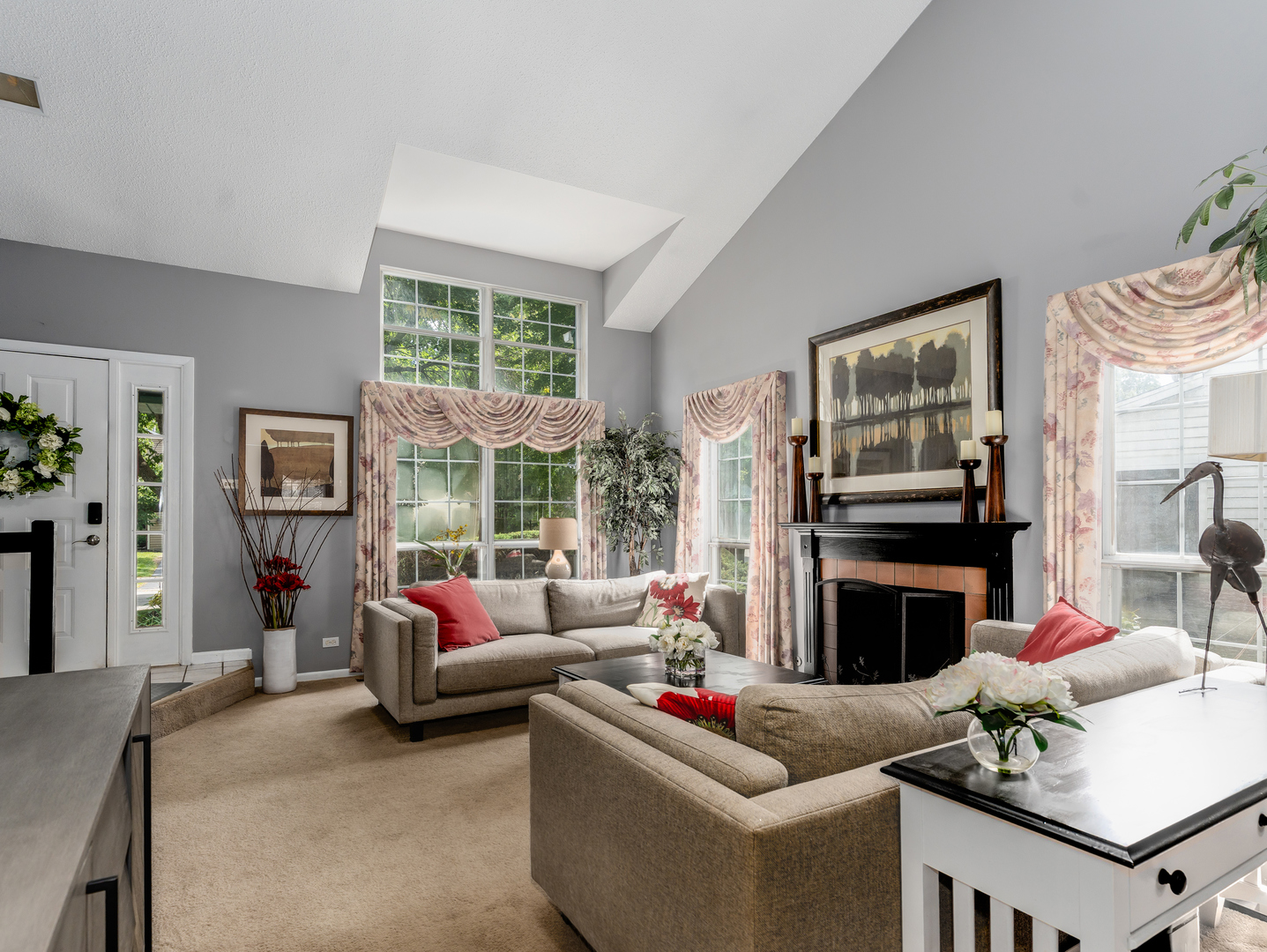 1437 Pinetree Drive, Naperville, IL 60565