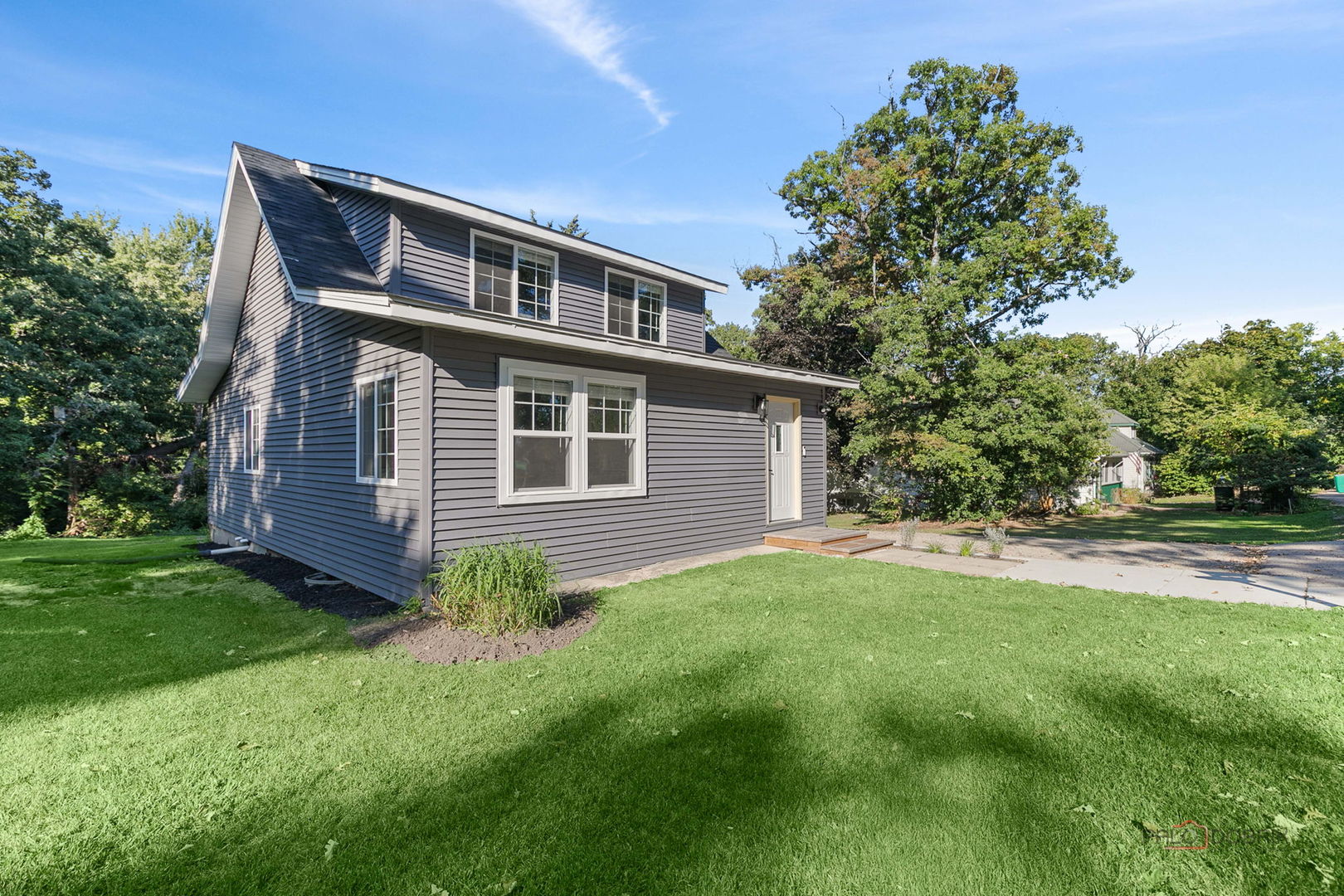 68 E Lakeview Avenue, Round Lake Beach, IL 60073