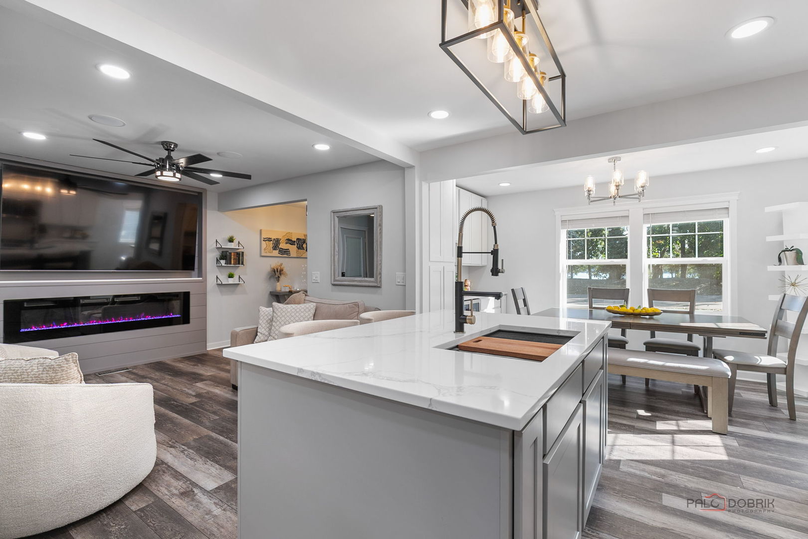 68 E Lakeview Avenue, Round Lake Beach, IL 60073