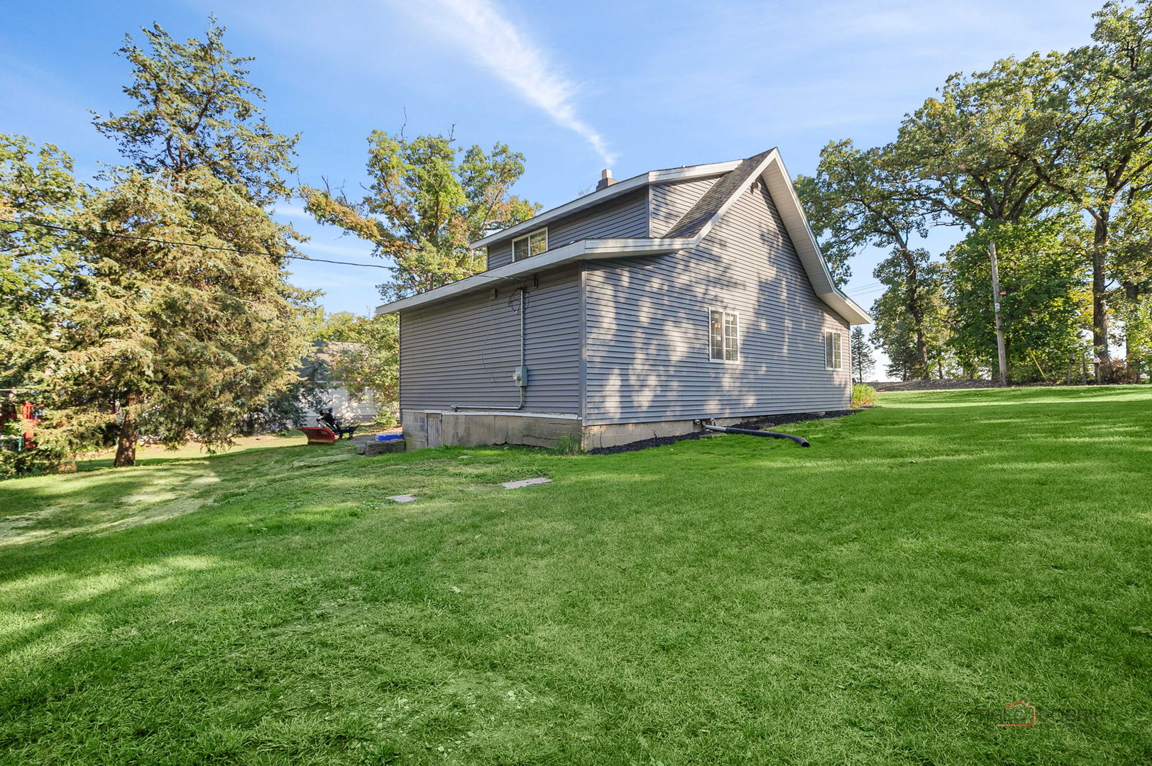 68 E Lakeview Avenue, Round Lake Beach, IL 60073