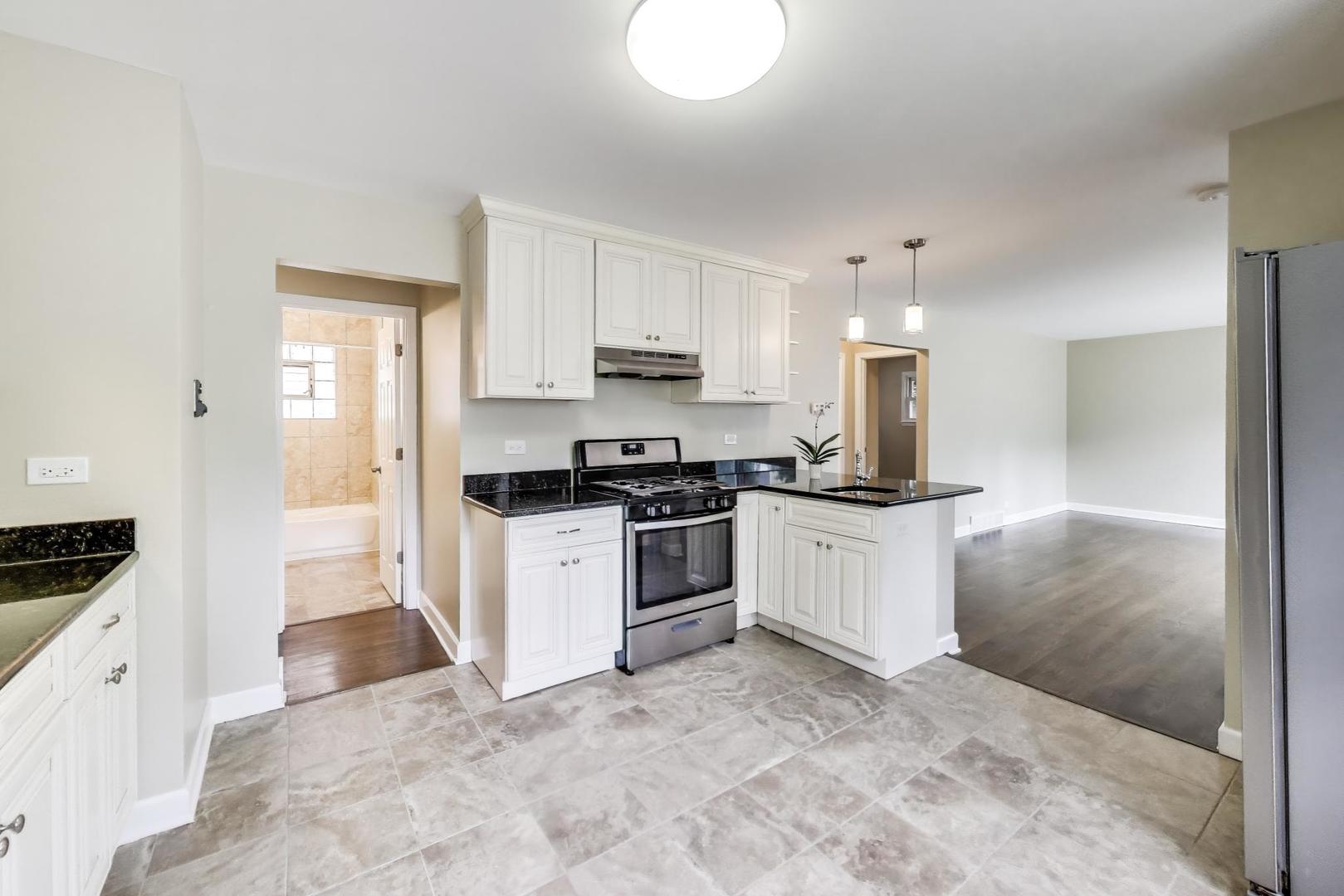 148 Sawyer Avenue, La Grange, IL 60525