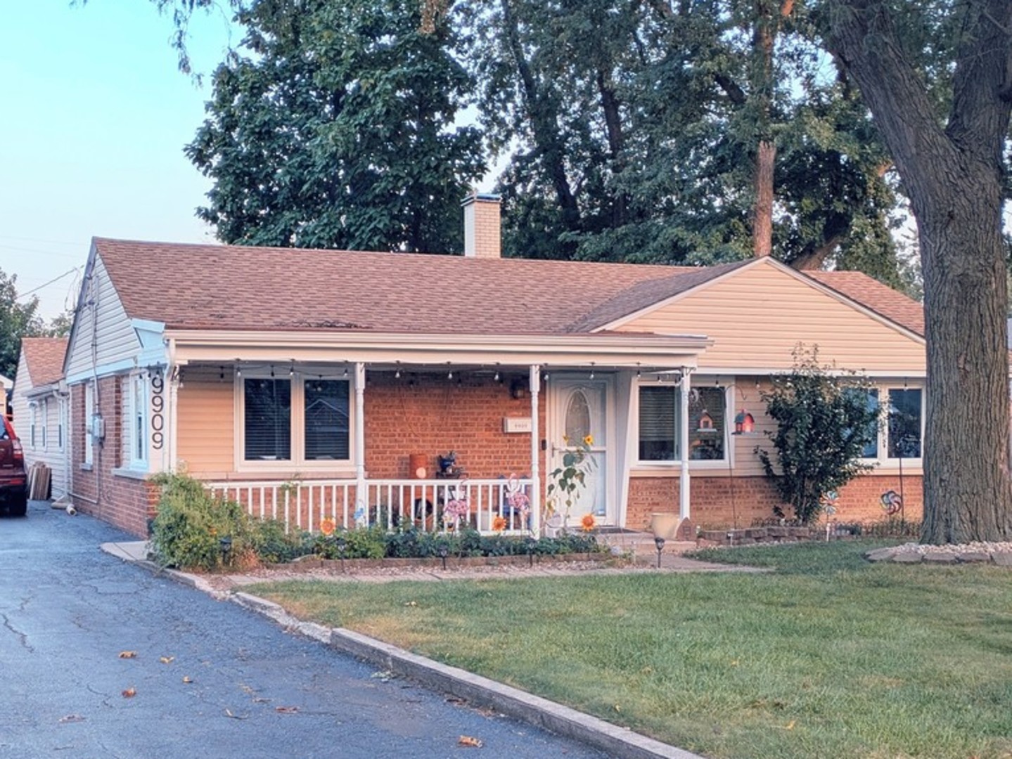9909 Elm Circle Drive, Oak Lawn, IL 60453