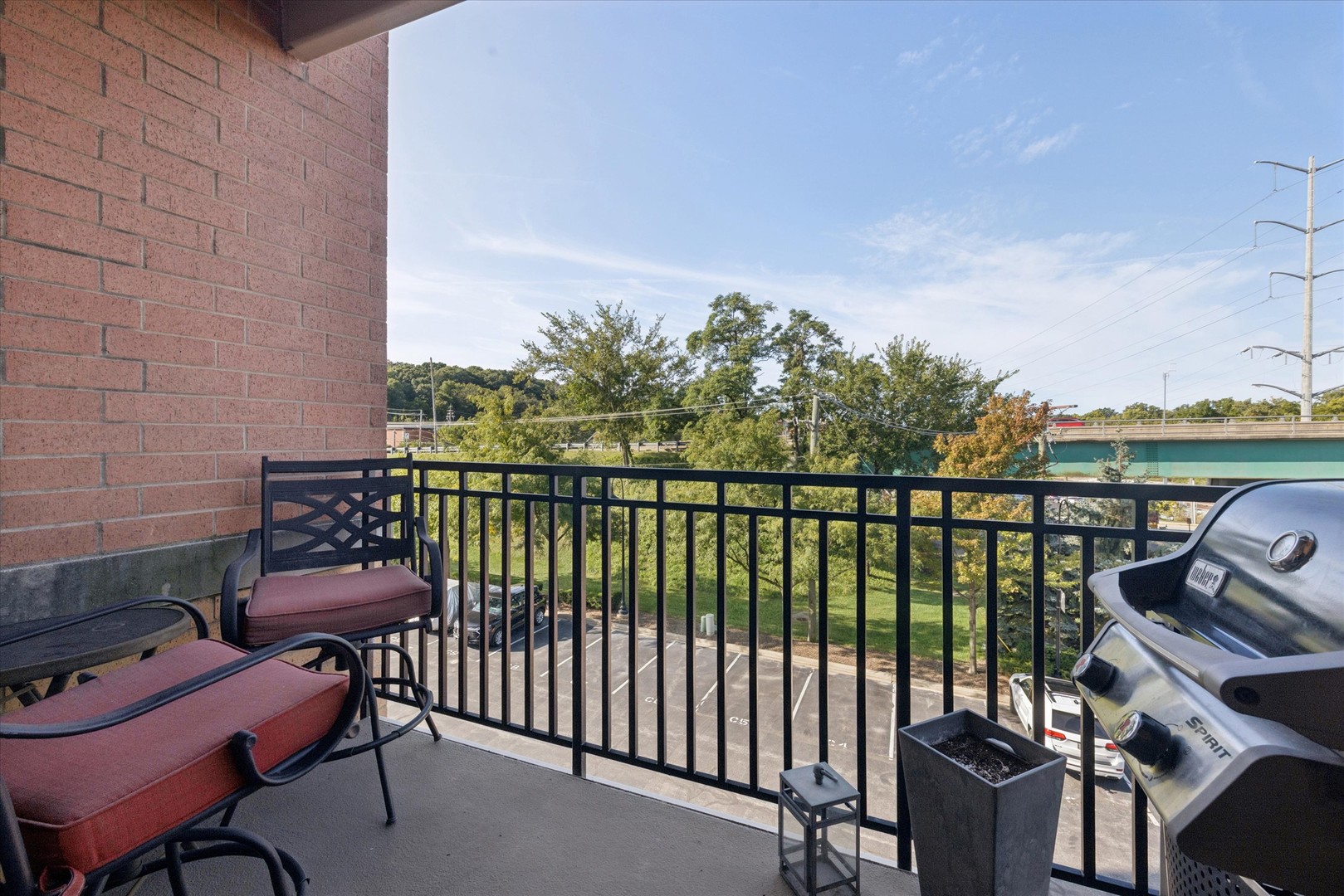 300 Village Circle #207, Willow Springs, IL 60480