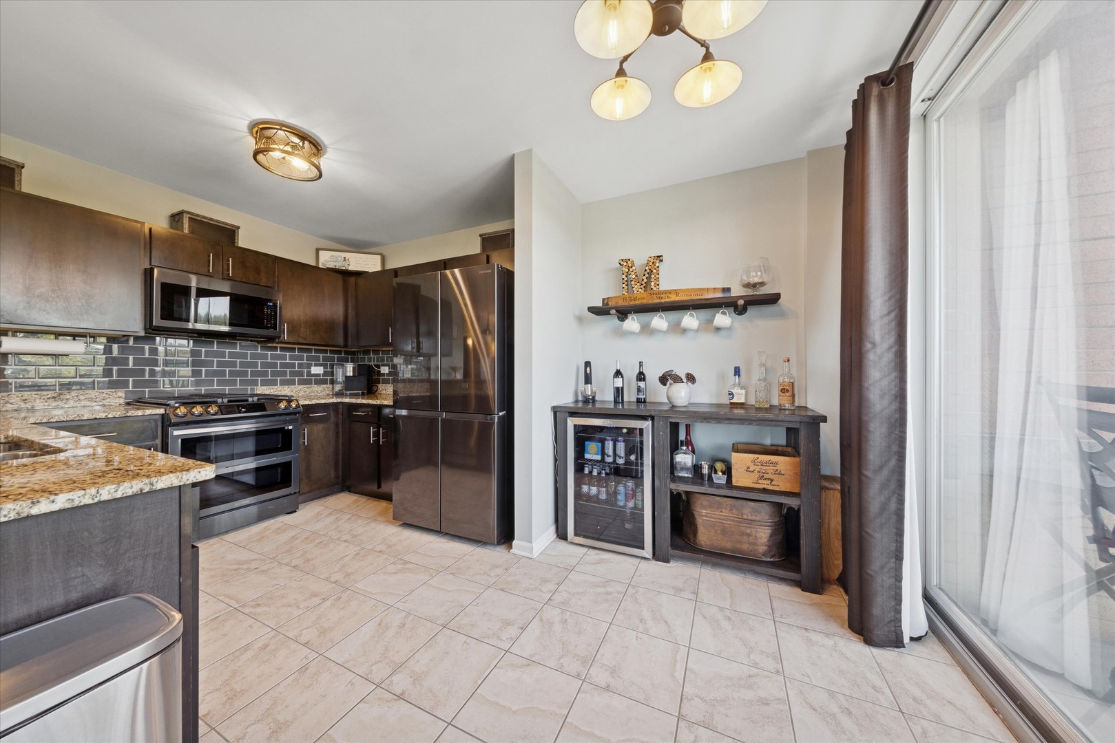 300 Village Circle #207, Willow Springs, IL 60480