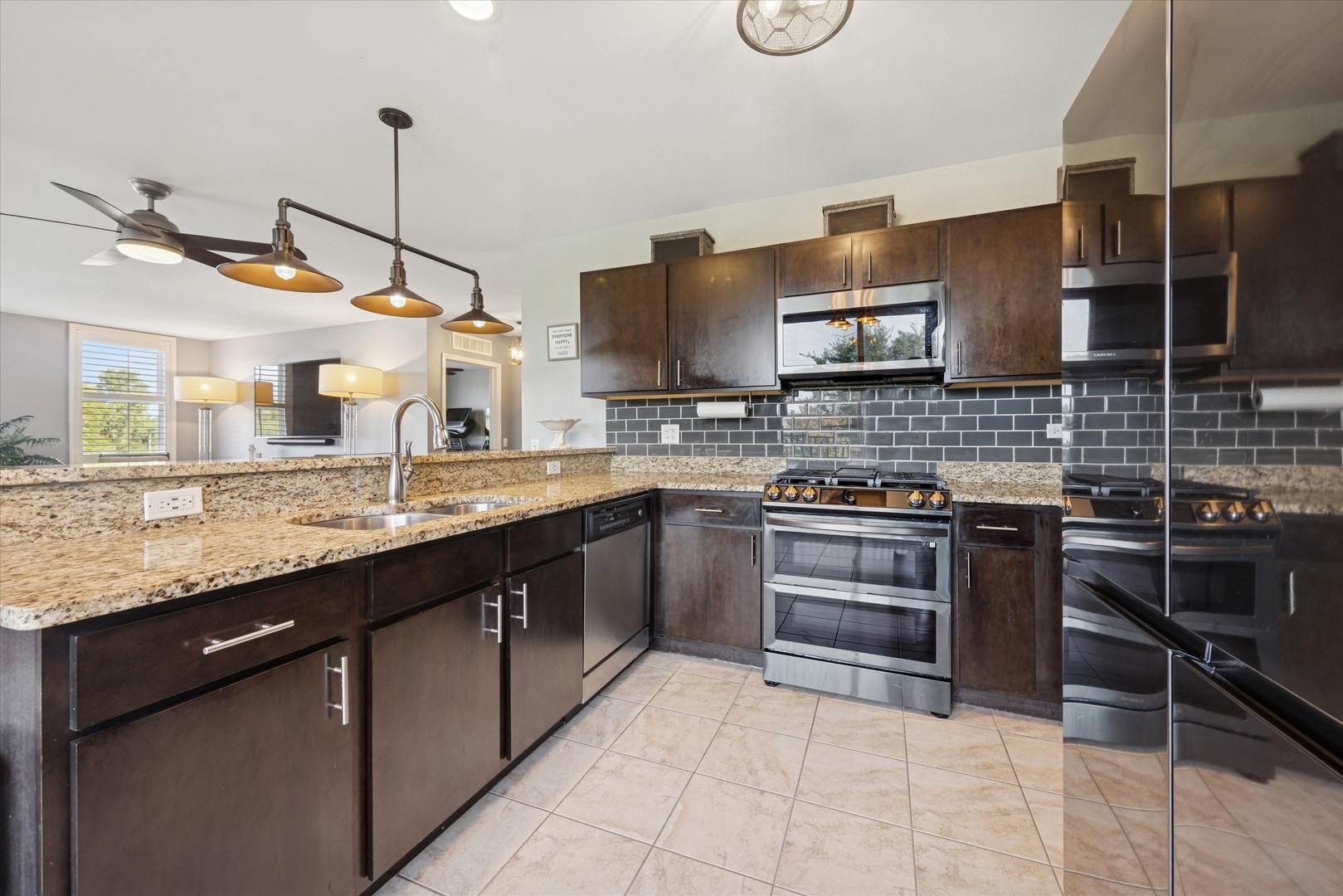 300 Village Circle #207, Willow Springs, IL 60480