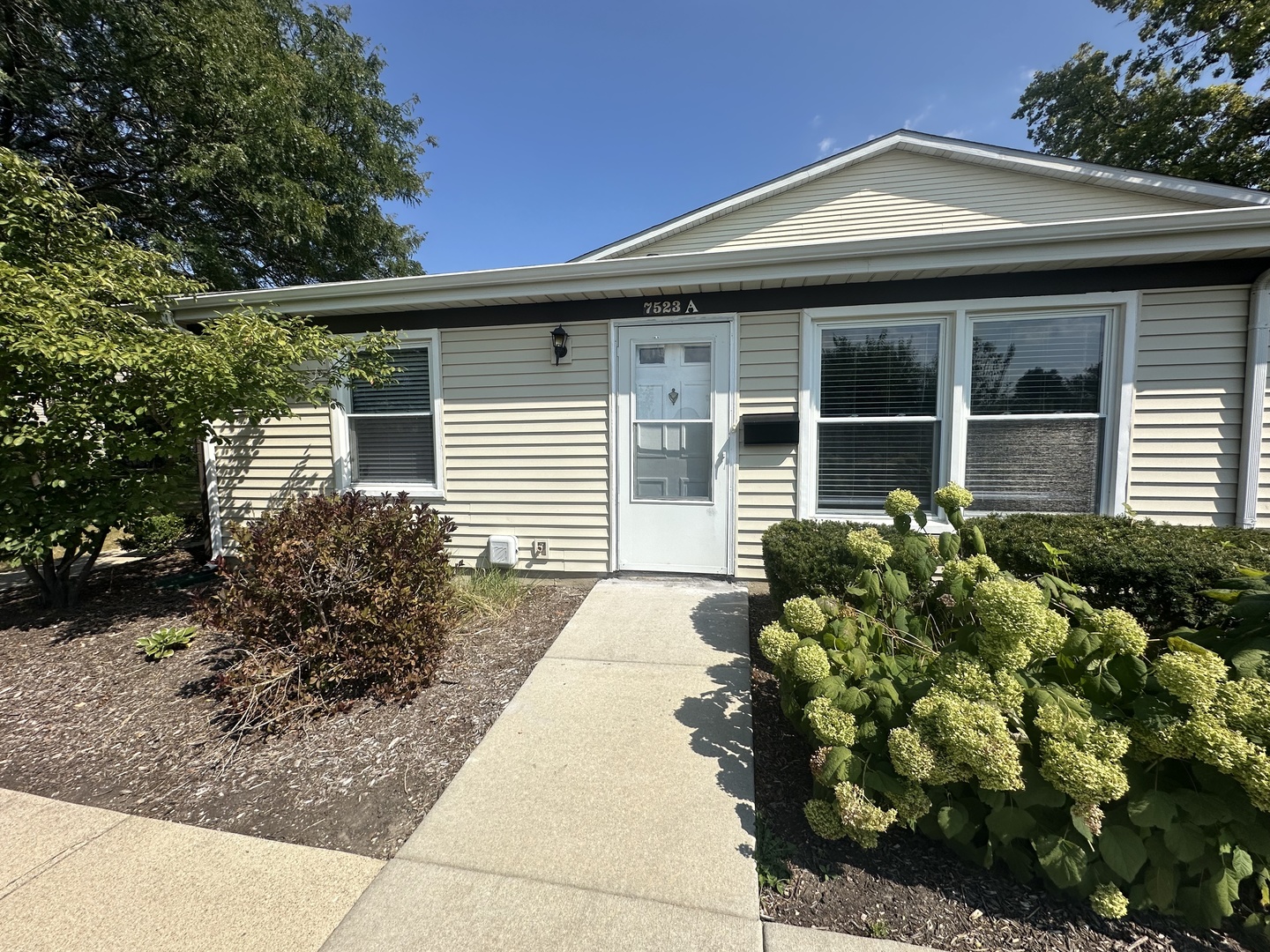 7523 Bristol Lane #A, Hanover Park, IL 60133