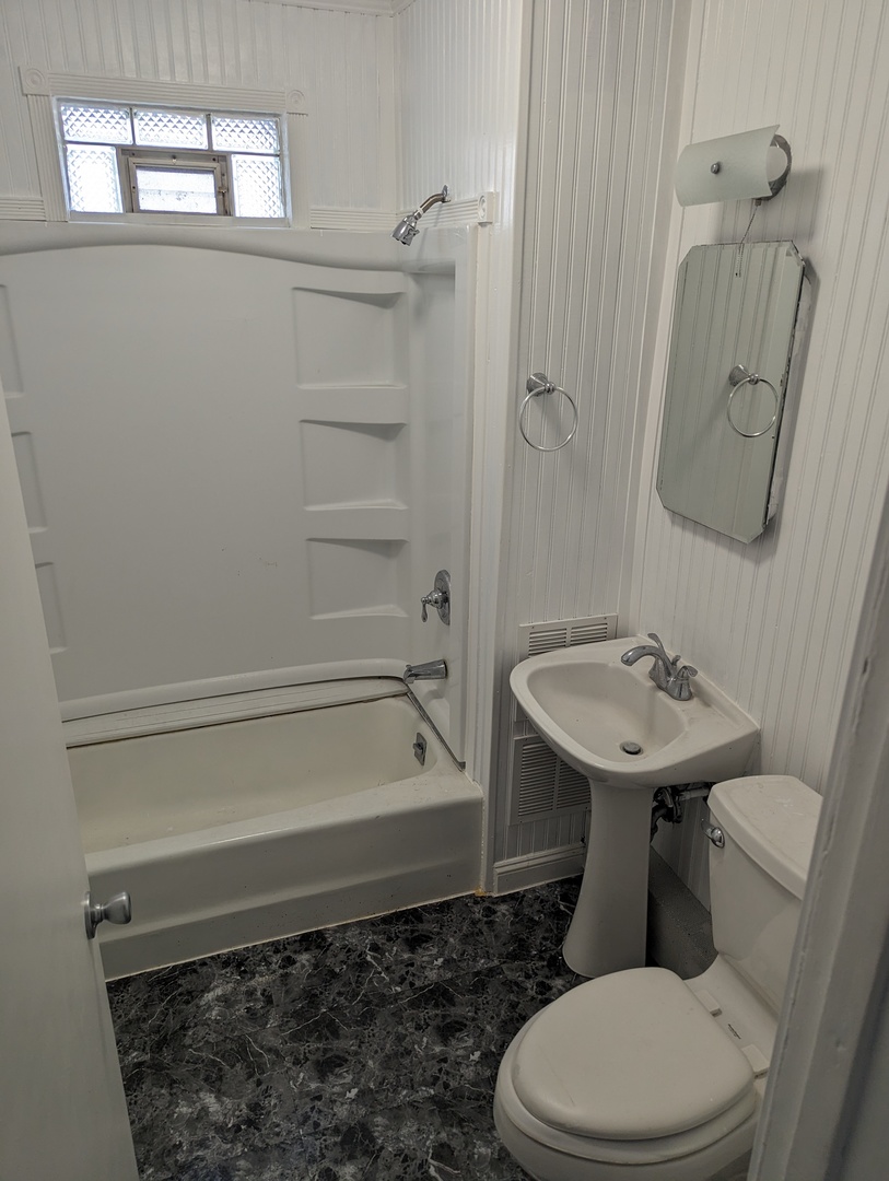 4863 N Kilpatrick Avenue, Chicago, IL 60630