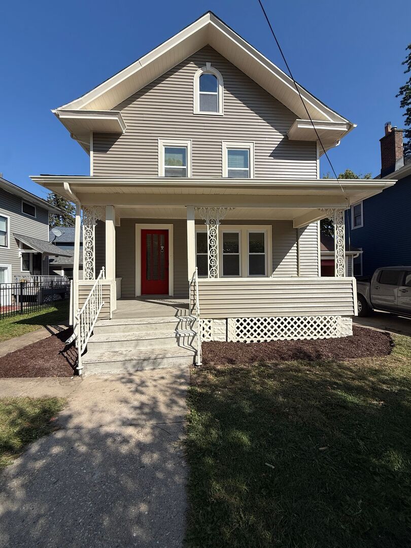 19 N May Street, Aurora, IL 60506