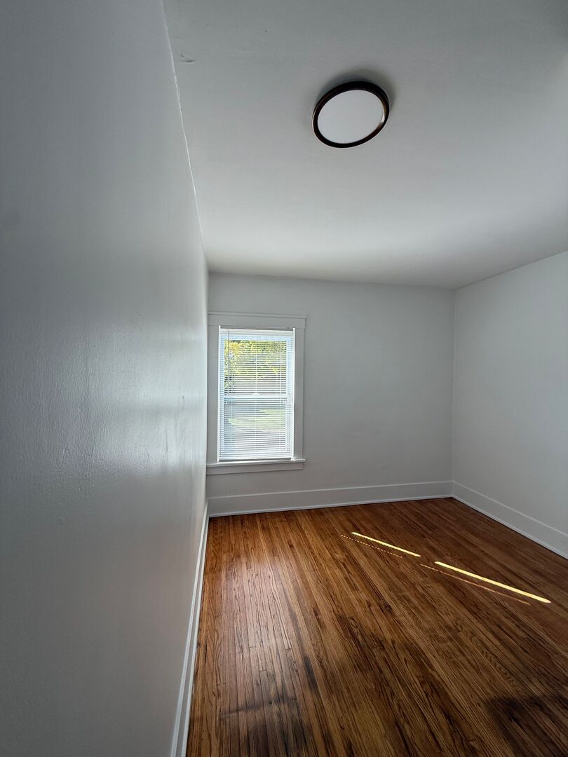 19 N May Street, Aurora, IL 60506