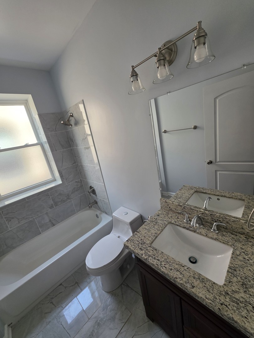 4040 S Calumet Avenue #3, Chicago, IL 60653