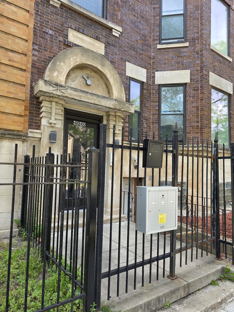 4040 S Calumet Avenue #3, Chicago, IL 60653