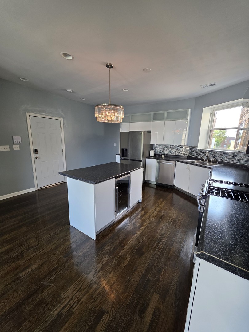 4040 S Calumet Avenue #3, Chicago, IL 60653