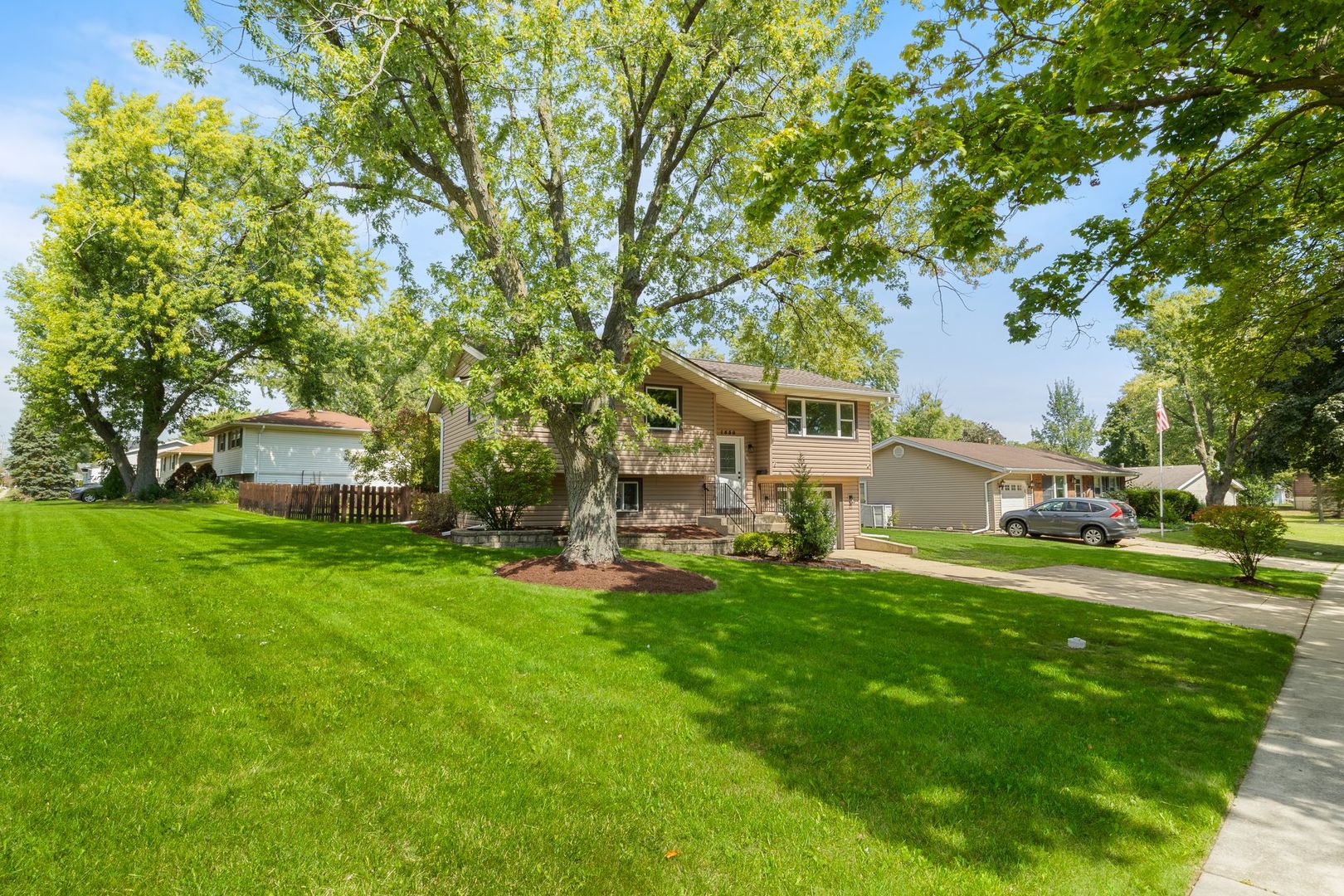 1530 Syracuse Lane, Schaumburg, IL 60193