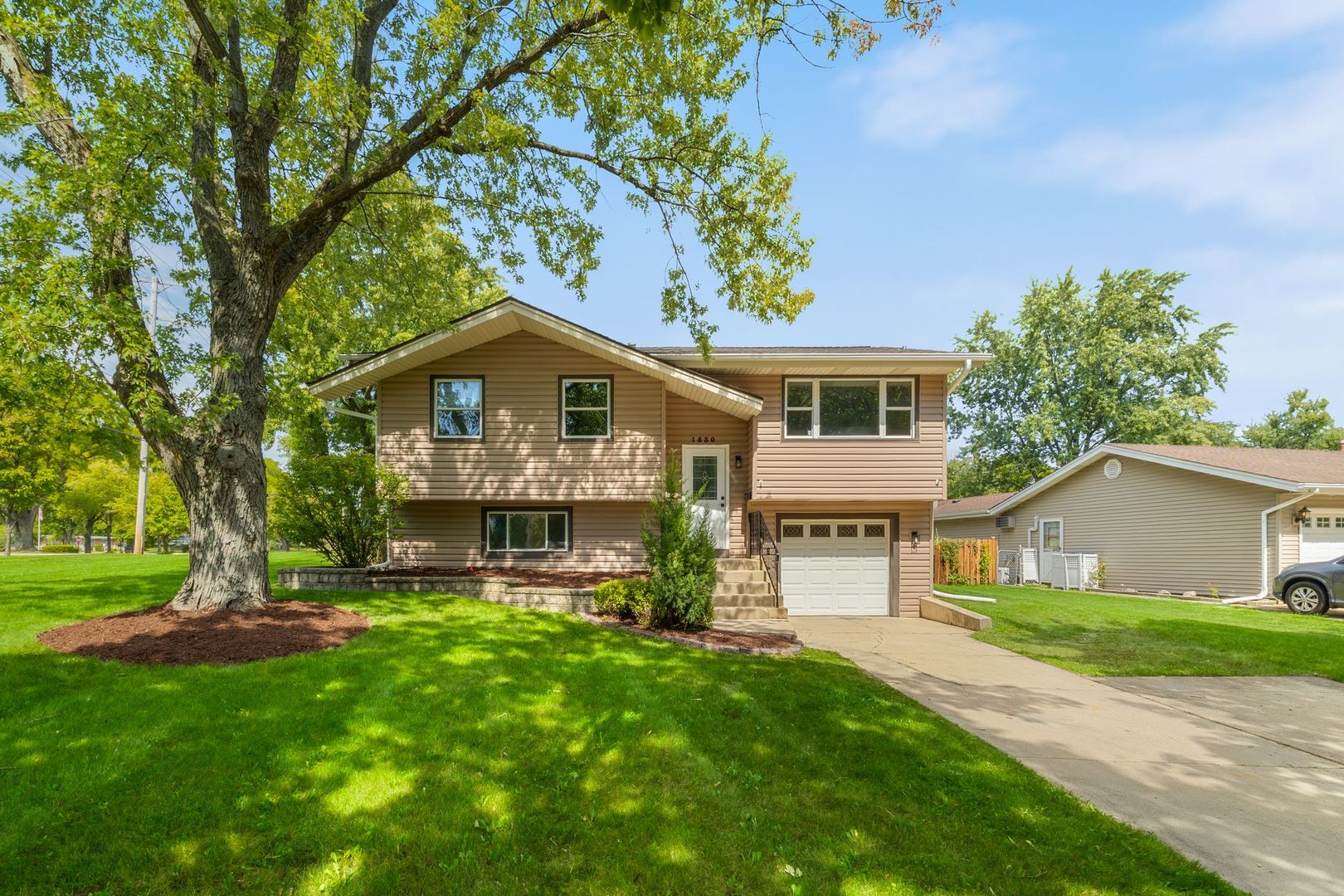 1530 Syracuse Lane, Schaumburg, IL 60193