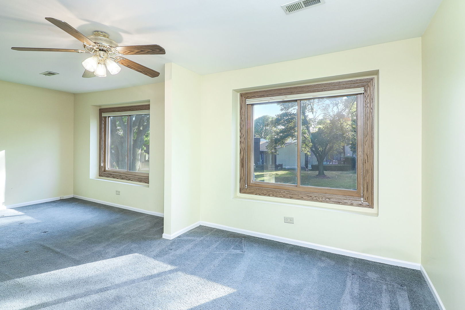 170 Cascade Drive, Indian Head Park, IL 60525